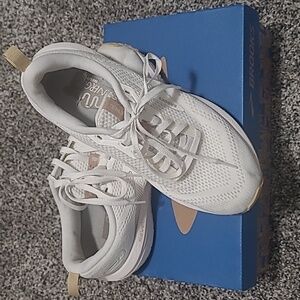 Brooks Revel 6, Womens Size 7.5, White/Khaki